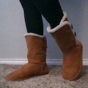 KIDS WINTER BOOTS ( size 5)